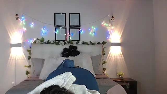 Megan 05  online show from April 11, 2026, 7:06 pm