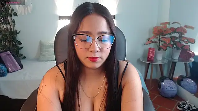 tinisweet online show from May 6, 2026, 6:23 pm