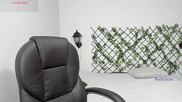 Snapshot of velvet__moon chatting on February 16, 2026, 12:20 am velvet moon online show from February 16, 2026, 12:20 am