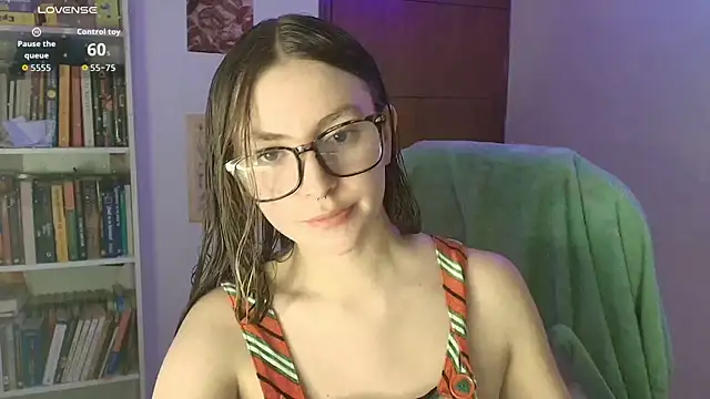 Snapshot of velvet__moon chatting on March 9, 2026, 2:37 am velvet moon online show from March 9, 2026, 2:37 am