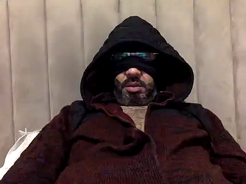 Snapshot of CaiBull chatting on February 4, 2026, 9:43 pm CaiBull online show from February 4, 2026, 9:43 pm