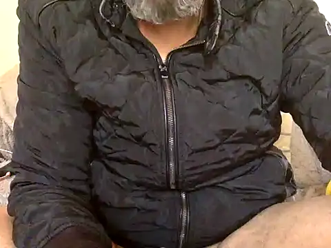 Snapshot of CaiBull chatting on March 3, 2026, 10:33 am CaiBull online show from March 3, 2026, 10:33 am