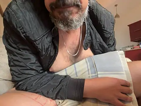 Snapshot of CaiBull chatting on March 4, 2026, 2:47 pm CaiBull online show from March 4, 2026, 2:47 pm