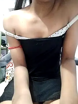 Snapshot of Naina_04 chatting on November 18, 2025, 3:48 pm Naina 04 online show from November 18, 2025, 3:48 pm