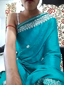 Snapshot of Naina_04 chatting on December 14, 2025, 9:15 am Naina 04 online show from December 14, 2025, 9:15 am