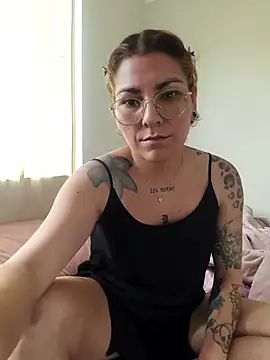 Snapshot of xjuanaxmaldadxxx chatting on November 25, 2025, 11:10 am xjuanaxmaldadxxx online show from November 25, 2025, 11:10 am