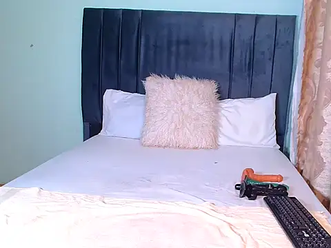 KINKYBOOTI22 online show from December 14, 2025, 2:18 am