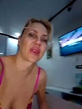 KissMiSveet online show from April 15, 2026, 4:18 am