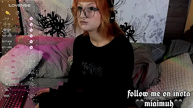 mia  yui online show from October 13, 2025, 5:53 am