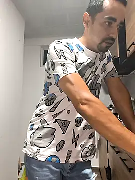 Snapshot of stivenlujan69 chatting on November 29, 2025, 1:17 am stivenlujan69 online show from November 29, 2025, 1:17 am