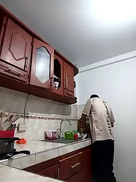 stivenlujan69 online show from April 29, 2026, 2:16 am