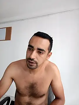 stivenlujan69 online show from April 26, 2026, 8:50 pm