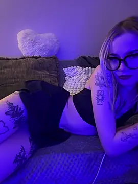 marnemzavar444 online show from November 27, 2025, 10:32 pm