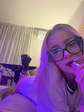 marnemzavar444 online show from March 5, 2026, 9:22 pm