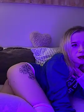 marnemzavar444 online show from November 8, 2025, 9:18 pm