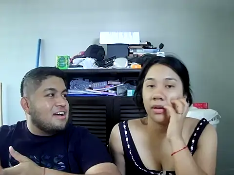 fernanda9971 online show from April 5, 2026, 9:43 pm