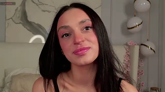 AdoraCortes online show from November 30, 2025, 5:08 am