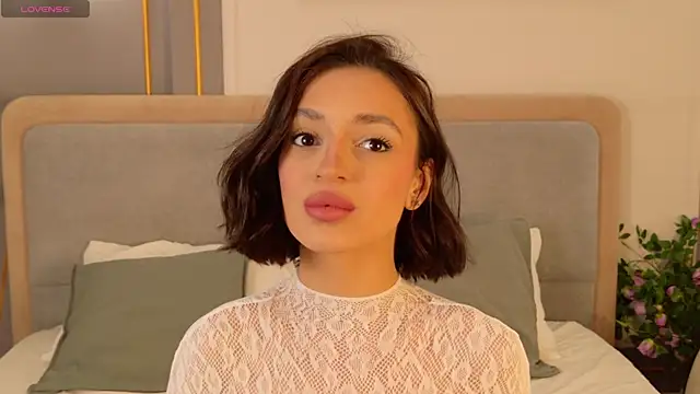 AdoraCortes online show from April 2, 2026, 5:03 am