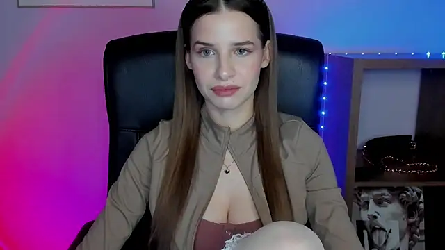 Snapshot of LuxMaya chatting on October 20, 2025, 6:37 am LuxMaya online show from October 20, 2025, 6:37 am