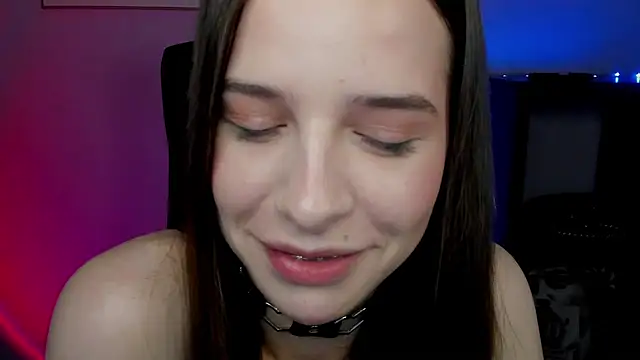 Snapshot of LuxMaya chatting on December 2, 2025, 7:43 am LuxMaya online show from December 2, 2025, 7:43 am