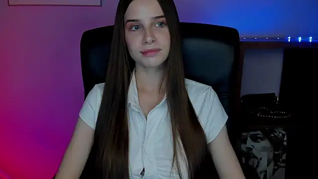 LuxMaya online show from December 22, 2025, 7:41 am