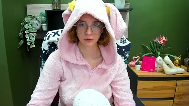 juicyPenny online show from October 30, 2025, 7:17 am