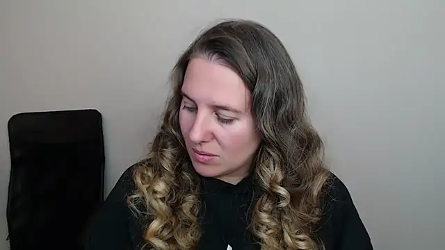 Darklure  online show from October 20, 2025, 4:40 pm