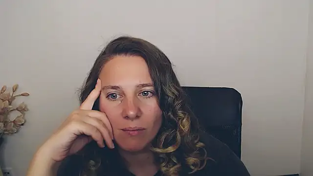 Darklure  online show from September 17, 2025, 3:36 pm