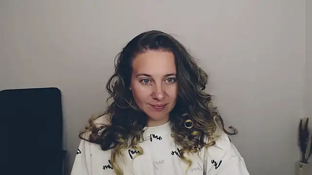 Darklure  online show from September 25, 2025, 4:18 am