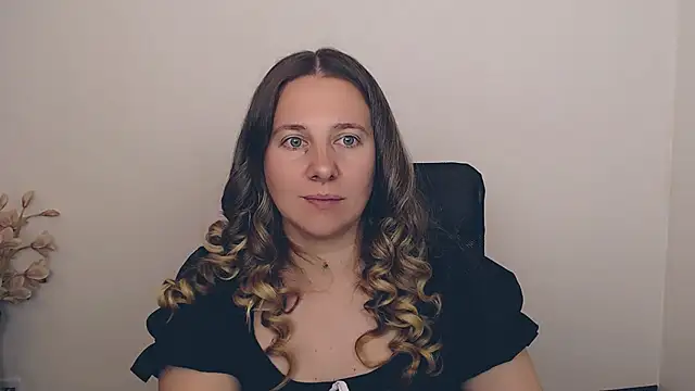 Darklure  online show from September 19, 2025, 8:13 pm