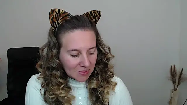 Darklure  online show from October 14, 2025, 3:34 pm