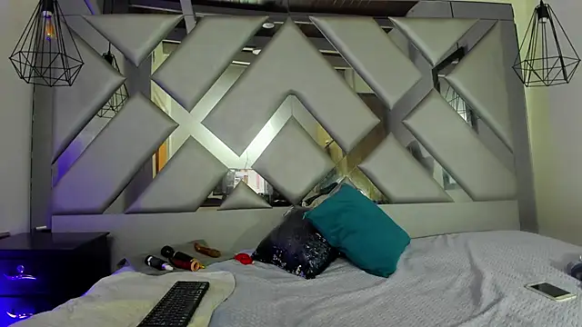 Snapshot of Lorenn_Hill chatting on December 4, 2025, 12:59 pm Lorenn Hill online show from December 4, 2025, 12:59 pm