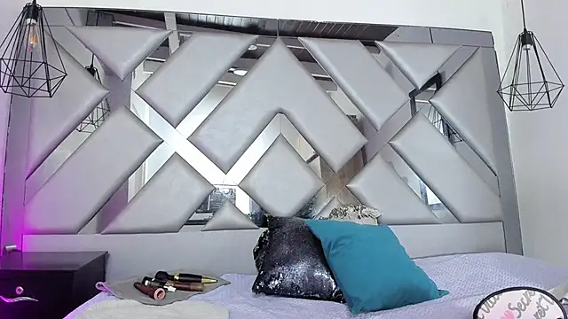 Snapshot of Lorenn_Hill chatting on November 27, 2025, 12:49 pm Lorenn Hill online show from November 27, 2025, 12:49 pm