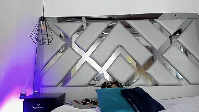 Snapshot of Lorenn_Hill chatting on November 14, 2025, 1:04 pm Lorenn Hill online show from November 14, 2025, 1:04 pm