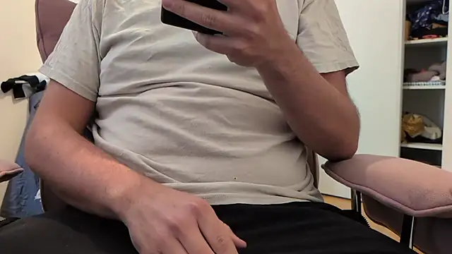 Snapshot of Jonpol74_ chatting on May 5, 2026, 11:57 am Jonpol74 online show from May 5, 2026, 11:57 am