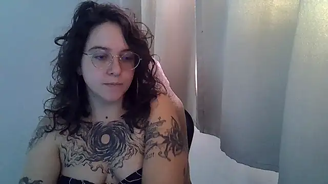 Snapshot of Blue_Liz chatting on October 24, 2025, 2:49 pm Blue Liz online show from October 24, 2025, 2:49 pm