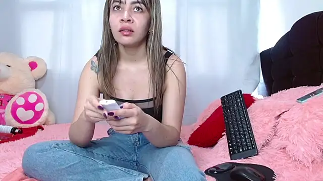 Charlothe Wright online show from November 3, 2025, 6:11 pm