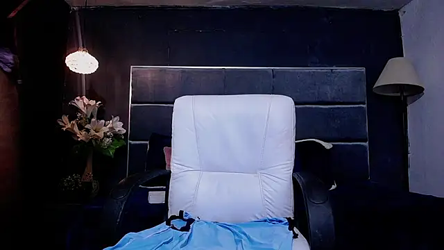 blackbignude online show from October 25, 2025, 1:27 am