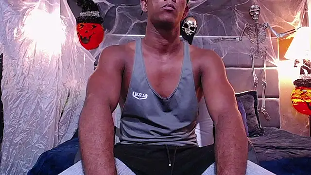 blackbignude online show from October 31, 2025, 1:24 am