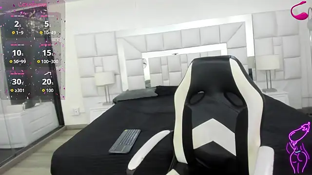 Dahlia Moss online show from November 26, 2025, 3:28 am