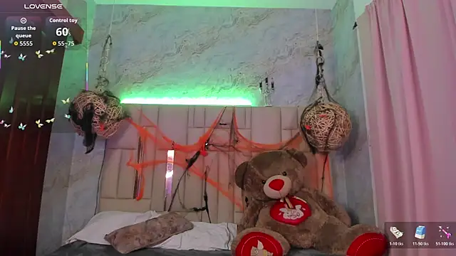 NikkyyRed online show from November 2, 2025, 3:55 am