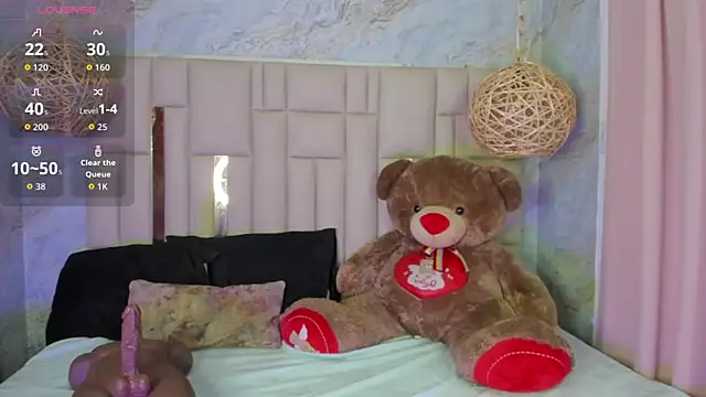 NikkyyRed online show from November 14, 2025, 9:18 pm