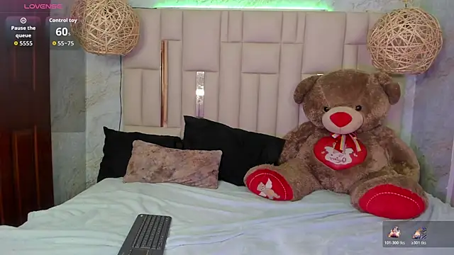 NikkyyRed online show from November 13, 2025, 2:26 am