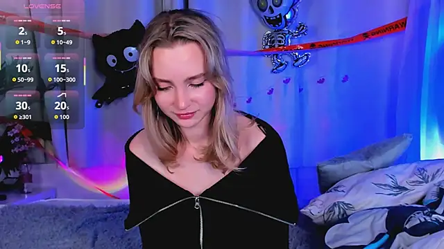 Snapshot of EllaBloom chatting on October 29, 2025, 3:44 pm EllaBloom online show from October 29, 2025, 3:44 pm