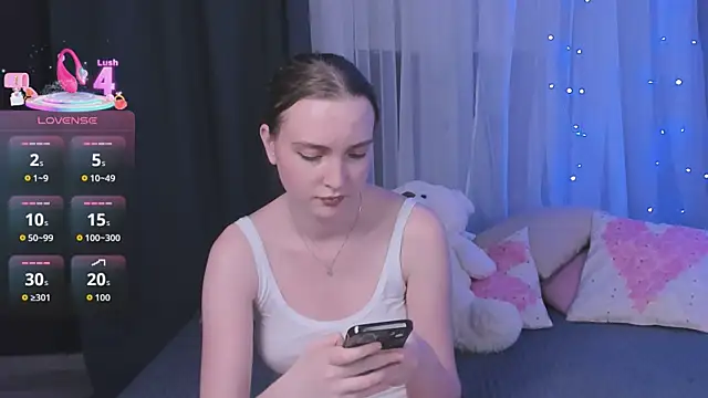 Snapshot of EllaBloom chatting on September 10, 2025, 3:00 pm EllaBloom online show from September 10, 2025, 3:00 pm