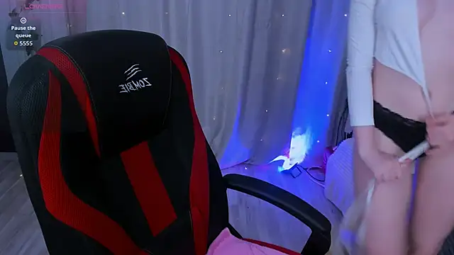 Snapshot of EllaBloom chatting on September 17, 2025, 2:30 pm EllaBloom online show from September 17, 2025, 2:30 pm