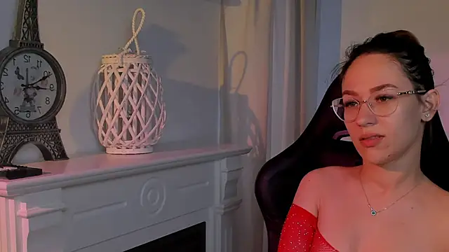 EvaBllake online show from November 11, 2025, 6:41 am