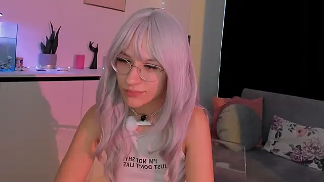 EvaBllake online show from October 5, 2025, 5:31 am