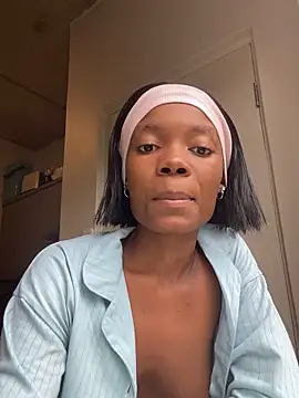 prettydollyy online show from April 19, 2026, 9:43 am