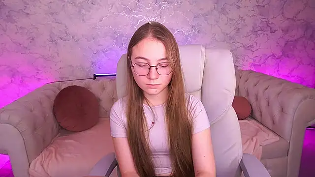 Snapshot of ArrinaWairr chatting on December 18, 2025, 9:03 am ArrinaWairr online show from December 18, 2025, 9:03 am